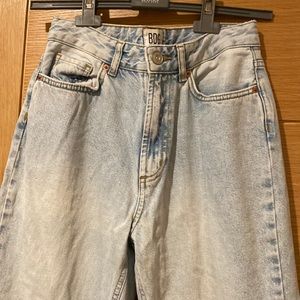 BDG by Urban Outfitters. Straight leg, light wash jean. Size 26